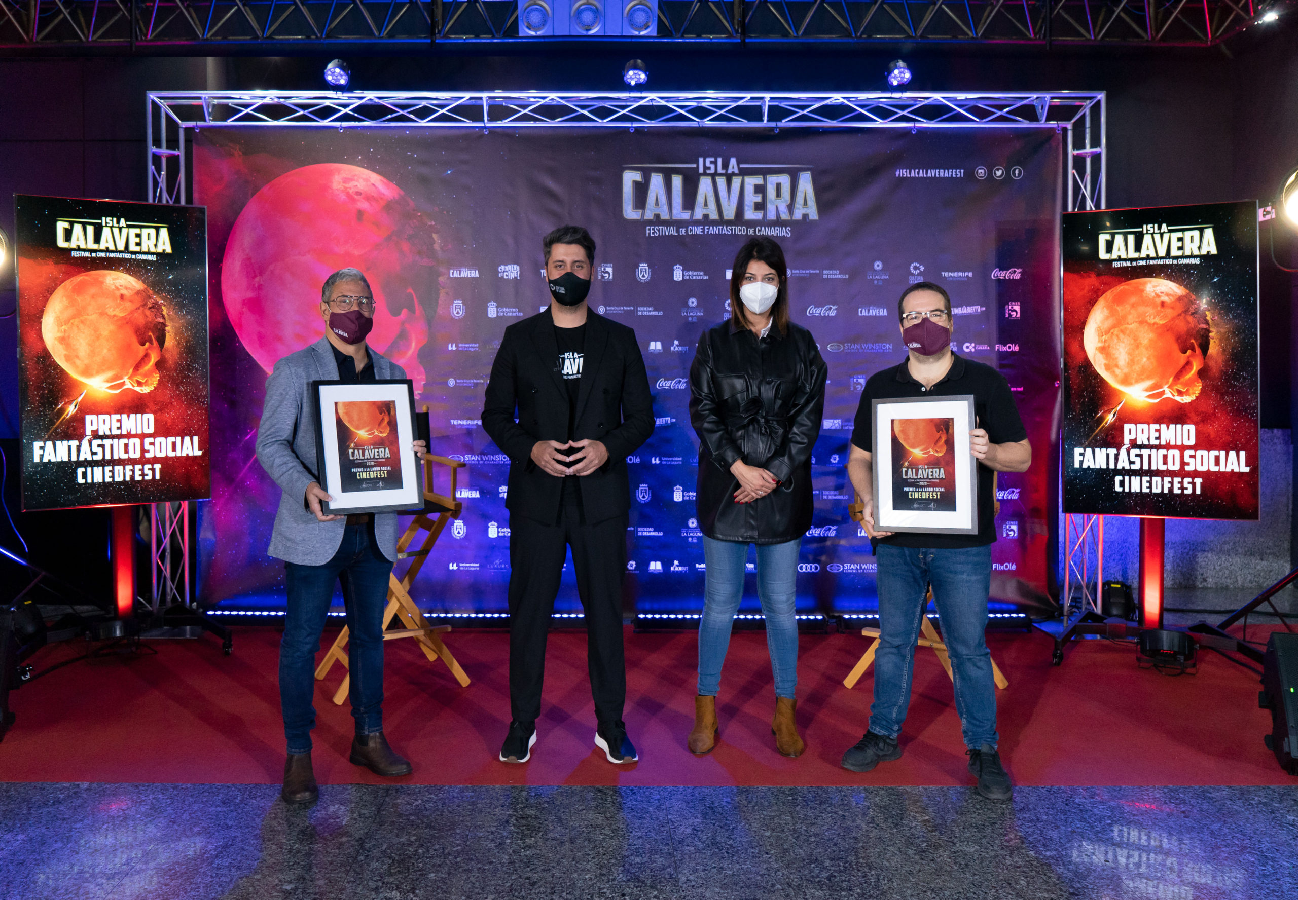 El alcalde de San Cristóbal de La Laguna, Luis Yeray Gutiérrez, y la concejala de Cultura Yaiza López Landi, con los codirectores de Cinedfest.