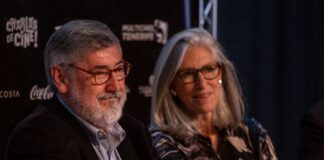 ARRANCA ISLA CALAVERA, CON JOHN LANDIS Y DEBORAH NADOOLMAN COMO ESTRELLAS INVITADAS John Landis y Deborah Nadoolman, en la rueda de prensa inaugural del Festival Isla Calavera 2022.