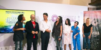 LA LAGUNA, PREPARADA PARA LA IV ISLA CALAVERA TENERIFE ZOMBIE WALK El alcalde de La Laguna Luis Yeray Gutiérrez; Carla Cabrera, quinta teniente de alcalde, concejala de Presidencia y Planificación, y Daniel Fumero, codirector del Festival Isla Calavera, rodeados de zombies.