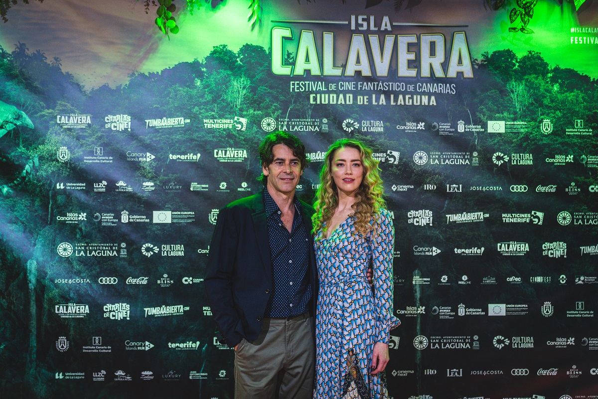 Eduardo Noriega y Amber Heard en photocall del Festival Isla Calavera 2023.