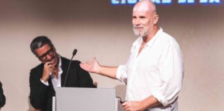 MARCUS NISPEL INAUGURA LA ALFOMBRA ROJA QUE DESPLEGARÁ ESTE AÑO EL FESTIVAL ISLA CALAVERA EN LA LAGUNA Marcus Nispel, en la rueda de prensa institucional del Festival Isla Calavera.