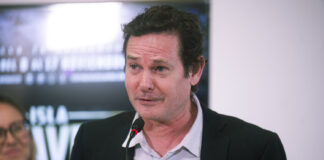 HENRY THOMAS DESEMBARCA EN CANARIAS PARA CELEBRAR EL CINE FANTÁSTICO EN ISLA CALAVERA Henry Thomas, en rueda de prensa del Festival Isla Calavera 2024.