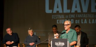 ISLA CALAVERA DESPLIEGA EN LA LAGUNA SU ALFOMBRA ROJA PARA ABRIR EL PROGRAMA DE SU NOVENA EDICIÓN Randal Kleiser en la rueda de prensa de inauguración de Isla Calavera 2025.