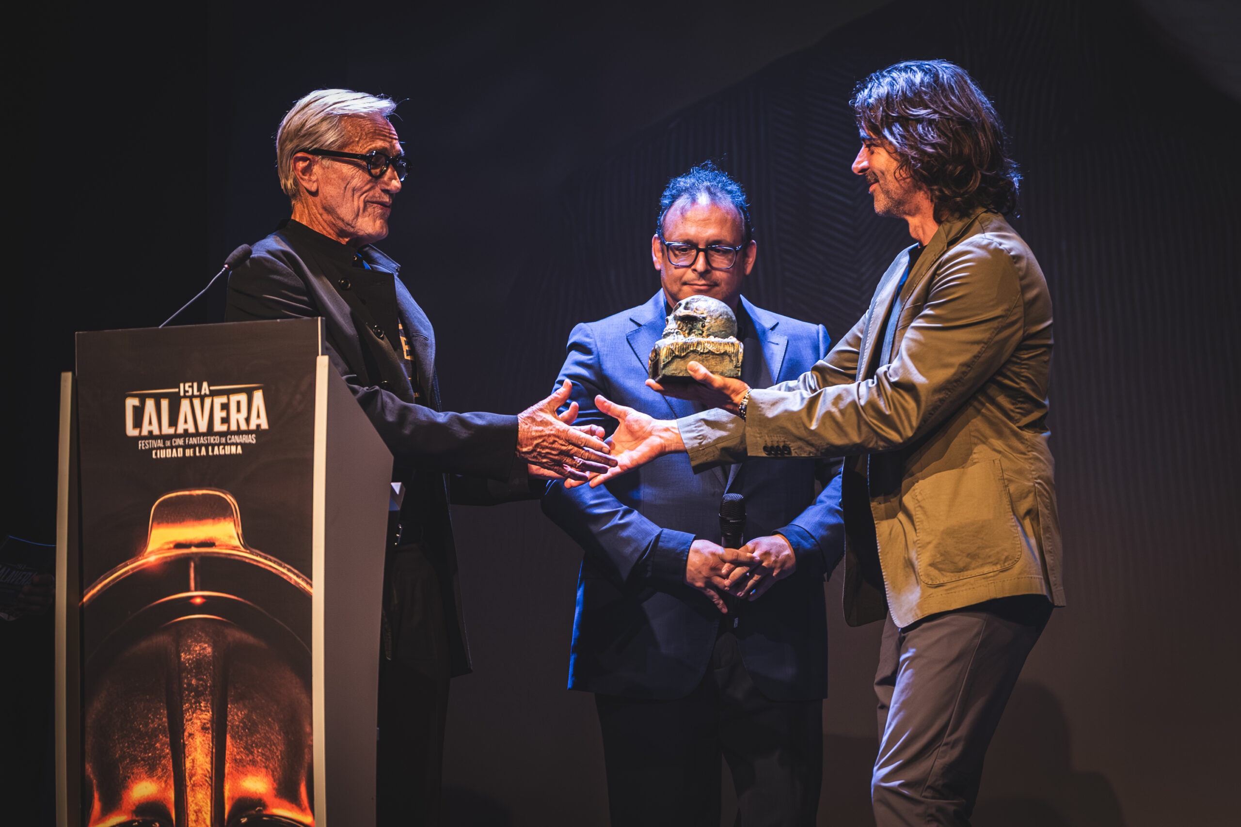 Eduardo Noriega entrega el Premio Isla Calavera de Honor a Randal Kleiser.