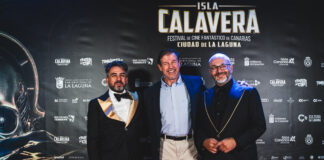 ÉXITO DE PÚBLICO Y ESTRELLAS DE RENOMBRE EN LA NOVENA EDICIÓN DEL FESTIVAL ISLA CALAVERA Ramón González y Daniel Fumero, junto a Michael Paré, en la gala de clausura del Festival Isla Calavera.