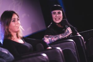 Sara Draven en Mesa redonda Isla Calavera en Femenino Vol. 2.