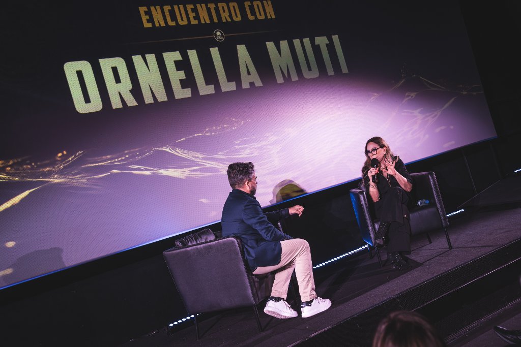 Encuentro con Ornella Muti en el Festival Isla Calavera 2025.