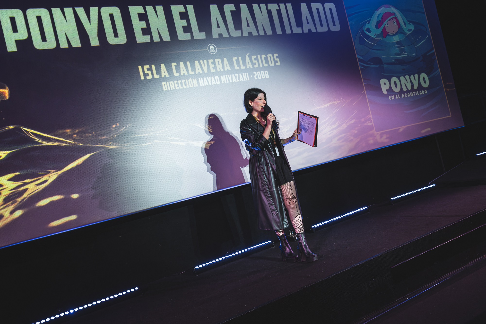 Presentación de Ponyo en el acantilado.