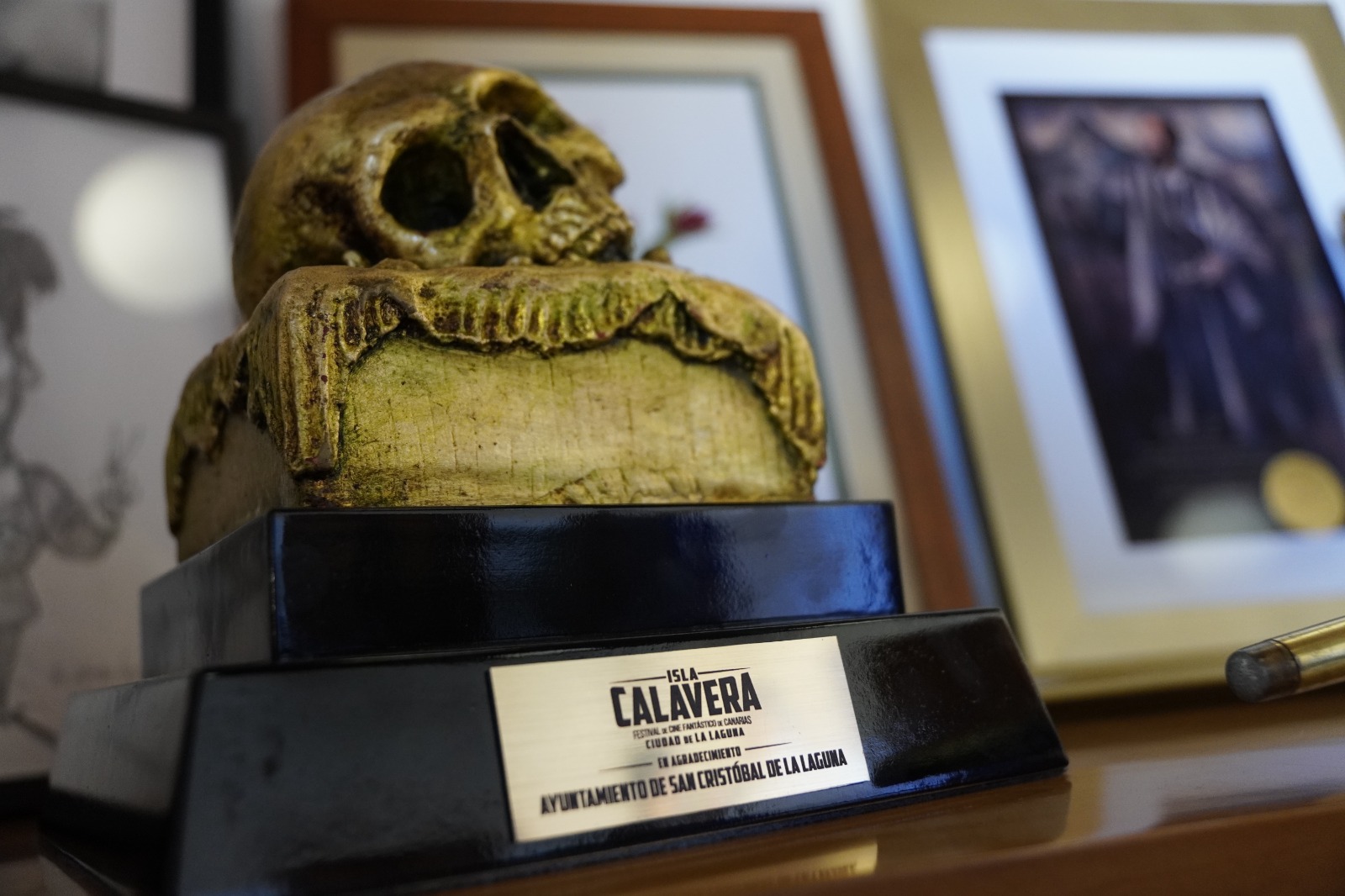 En el décimo aniversario de su fundación, el Festival de Cine Fantástico de Canarias Ciudad de La Laguna Isla Calavera reconoce el apoyo del ayuntamiento lagunero.